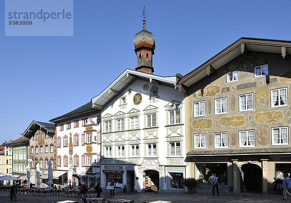 Marktstraße  altes Rathaus  Bad Tölz  Oberbayern  Bayern  Deutschland  Europa  ÖffentlicherGrund