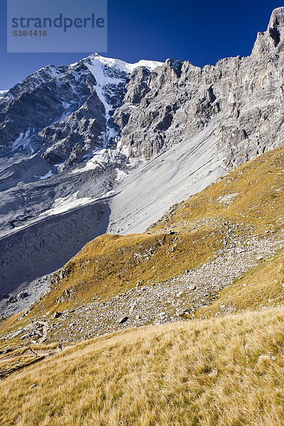 Aussicht beim Aufstieg zum Tabaretta-Klettersteig  Ortlergebiet  hinten der Ortler mit seiner Nordwand  Südtirol  Italien  Europa