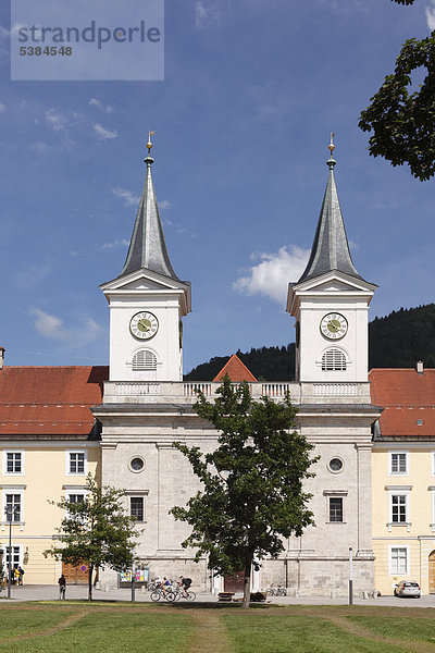 Kirche St. Quirinus  ehemaliges Kloster Tegernsee  Oberbayern  Bayern  Deutschland  Europa  ÖffentlicherGrund