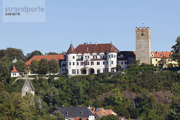 Schloss Neubeuern  Inntal  Chiemgau  Oberbayern  Bayern  Deutschland  Europa  ÖffentlicherGrund