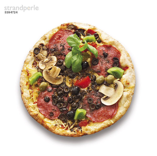 Pizza mit Salami  Oliven  Champignons