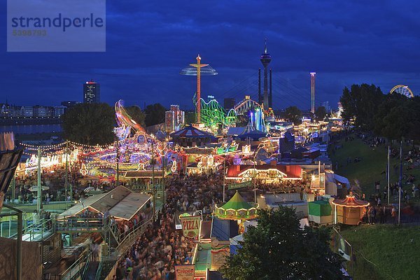 Rheinkirmes  Düsseldorf  Nordrhein-Westfalen  Deutschland  Europa