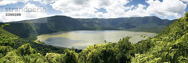 Panorama  Empakai oder Empakaai Krater  Vulkan  Ngorongoro Conservation Area  Tansania  Afrika