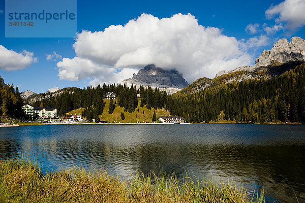 Misurinasee oder Lago di Misurina in den Dolomiten  Italien  Europa