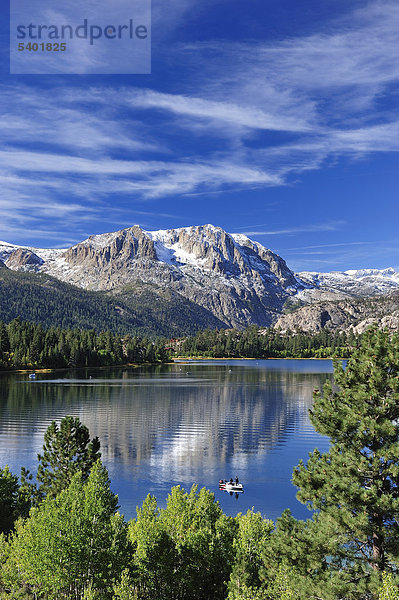 Panorama  Juni Lake  Sierra Nevada  Berge  Juni  See  Schleife  in der Nähe von Lee Vining  California  USA  USA  America  Gebirge  Landschaft