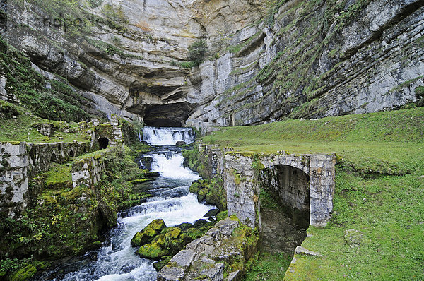 Source de la Loue  Quelle  Fluss  Ouhans  Departement Doubs  Franche-Comte  Frankreich  Europa  ÖffentlicherGrund