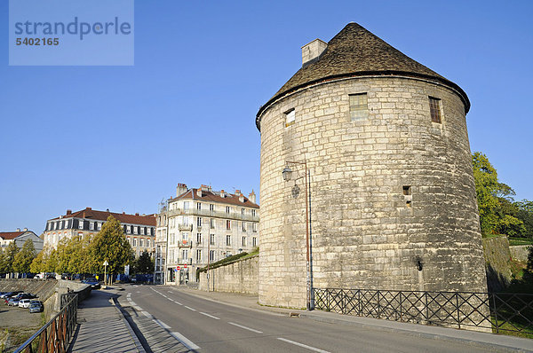 Tour de la Pelote  Stadtturm  Stadtmauern  Quai de Strasbourg  Besancon  Departement Doubs  Franche-Comte  Frankreich  Europa  ÖffentlicherGrund