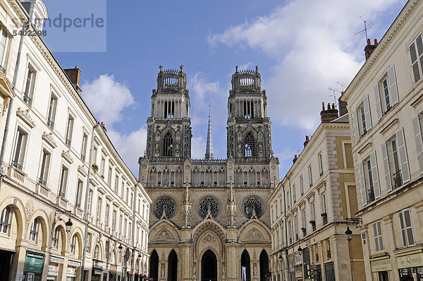 Rue Jeanne d'Arc  Straße  Kathedrale Sainte-Croix  Orleans  Departement Loiret  Centre  Frankreich  Europa  ÖffentlicherGrund