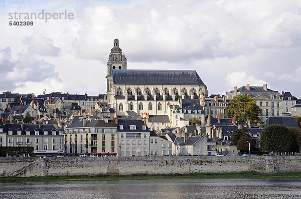 Kathedrale Saint-Louis  Fluss Loire  Blois  Departement Loir-et-Cher  Centre  Frankreich  Europa  ÖffentlicherGrund