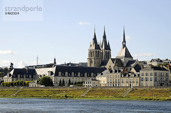 Kirche Saint-Nicolas  Fluss Loire  Blois  Departement Loir-et-Cher  Centre  Frankreich  Europa  ÖffentlicherGrund