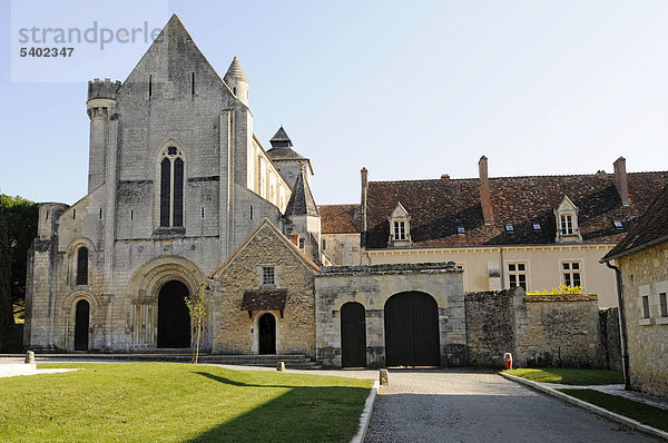 Abbaye de Fontgombault  Abtei  Kloster  Kirche  Departement Indre-et-Loire  Centre  Frankreich  Europa  ÖffentlicherGrund