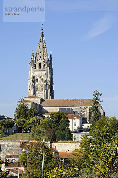 Saint Eutrope Kirche  Saintes  Departement Charente-Maritime  Poitou-Charentes  Frankreich  Europa  ÖffentlicherGrund