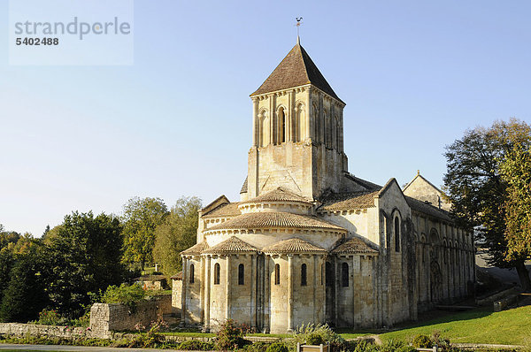 Eglise Saint Hilaire Kirche  französischer Jakobsweg  Melle  Poitiers  Departement Deux-Sevres  Poitou-Charentes  Frankreich  Europa  ÖffentlicherGrund