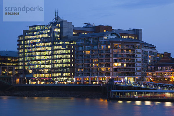 Europa Großbritannien Gebäude London Hauptstadt Fluss Themse Büro Nachbarschaft Abenddämmerung England modern