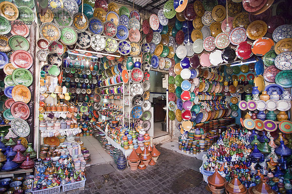 Marokko  Nordafrika  Afrika  Marrakesch Medina  Wirtschaft  Handel  Shop  Lampen