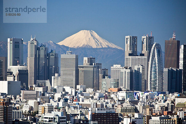 Tokyo  Stadt  Japan  November  Asien  Kreis  Shinjuku  Berg Fuji  Berg  Fuji  Schnee  Skyline  Blöcke von Wohnungen  Hochhäuser  Stadt  City  Tokyo  blauer Himmel