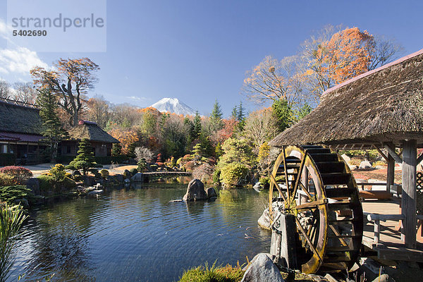 Japan  November  Asien  Berg Fuji  Dorf  Oshino  Masuno-Ya wachen  Garten  Teich  Waterwheel  Idylle  Asien