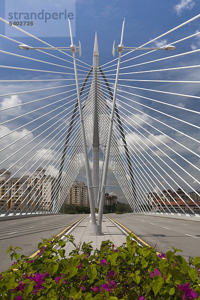 Malaysia  Asien  schließen  in der Nähe  Kuala Lumpur  Putrajaya  Seri Wawasan Brücke  Brücke  Streckblasmaschine  Straße  Architektur