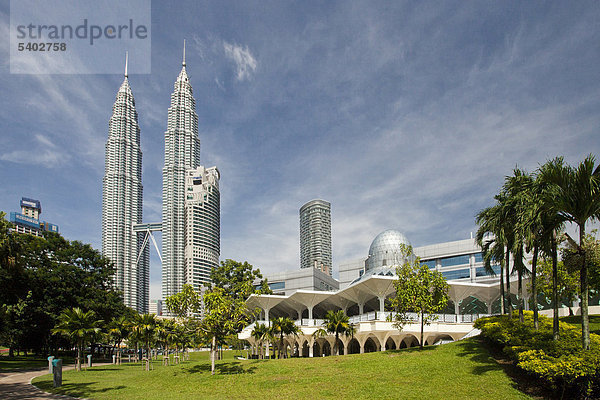 Malaysia  Asien  Kuala Lumpur  Stadt  Stadt  Petronas Towers  Architektur  Streckblasmaschine  park  park  Palmen