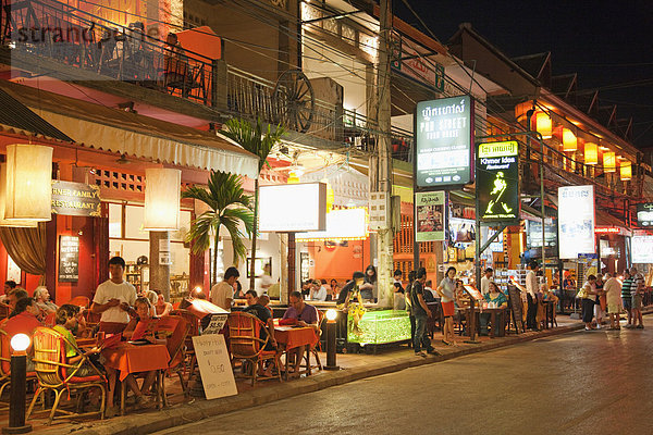 Asien  Kambodscha  Siem Reap  Pub Street  Restaurant  Restaurants  Cafe  Cafés  Outdoor-Café  Straßencafés  Touristen  Tourismus  Reisen  Urlaub  Urlaub  Tourismus