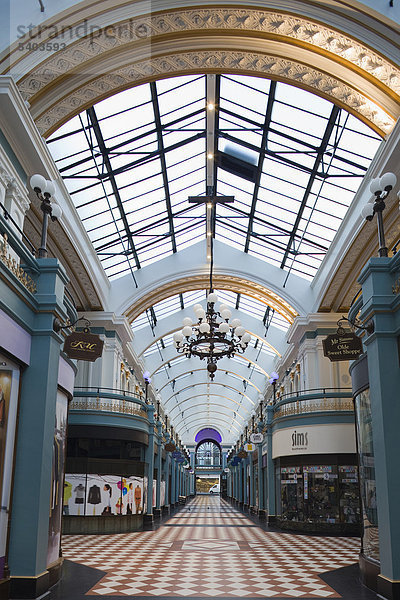 UK  Großbritannien  Europa  Großbritannien  Großbritannien  England  East Midlands  Birmingham  große westliche Arcade  Geschäfte  Einkaufszentren  Einkaufszentren  Einkaufszentren  Tourismus  Reisen  Urlaub  Ferien