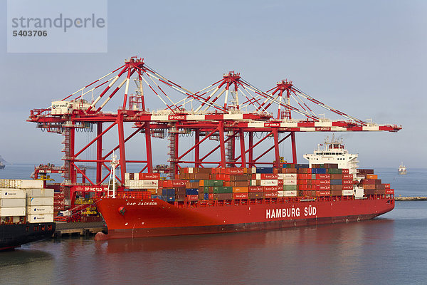 Callao  Peru  Hafen  Container-Schiff  Schiff  kommerzielle Lieferung  Versand  Docks  Dockside  Container  Fracht  Wechselportale  Krane  Einfuhren  importieren  Lima  Südamerika  Cap Jackson  niemand  horizontal