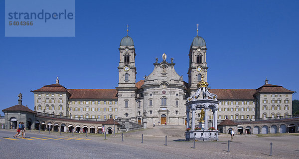 Schweiz  Europa  Schwyz  Einsiedeln  Sommer  Kirche  Tourismus  Tradition  Geschichte  Benediktiner Kloster  Kloster