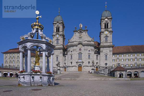 Schweiz  Europa  Schwyz  Einsiedeln  Sommer  Kirche  Tourismus  Tradition  Geschichte  Benediktiner Kloster  Kloster