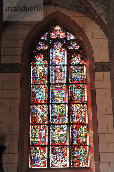 Kirchenfenster  Wormser Dom St. Peter  erbaut von 1130 bis 1181  Worms  Rheinland-Pfalz  Deutschland  Europa
