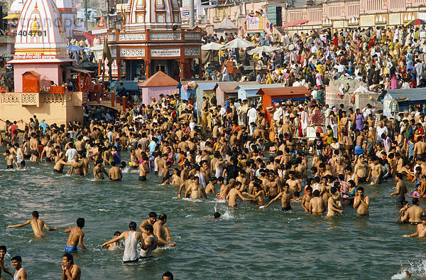 Har Ki Pauri-Ghat  der berühmte Bade-Ghat in Haridwar  Uttarakhand  früher Uttaranchal  Indien  Asien