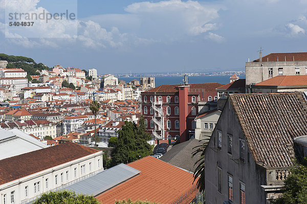 Aussicht über Alfama Viertel und SÈ Kathedrale  Lissabon  Portug