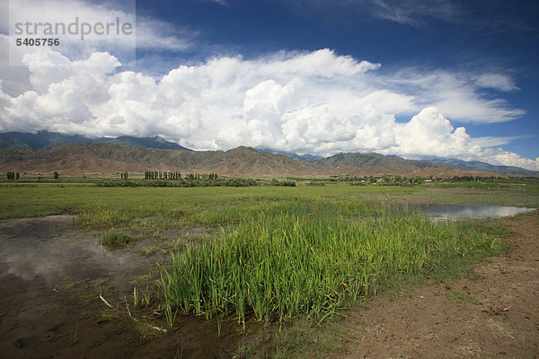 Issykkul  Kirgisistan  Zentralasien  Terskej-Alatau  Tianshan  See  Karakol  Isskköl  Seidenstraße  Berge  Wolken  Wetter  Sowjetunion