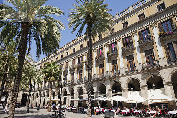 Europa  Spanien  Barcelona  Ramblas  Plaza Real  Restaurants  Restaurants im Freien  Cafés  im freien Cafés  Tourismus  Reisen  Urlaub  Urlaub