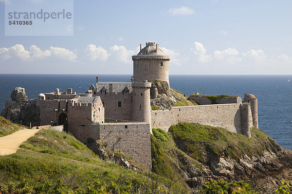 Europa  Frankreich  Bretagne  Cotes-d ' Armor  Cap Fréhel  Costa Smeralda  Fort La Latte  Küste  Küsten-Ansicht  Burg  Burgen  Tourismus  Reisen  Urlaub  Urlaub