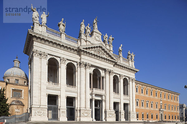 Europa  Italien  Rom  San Giovanni in Laterano  Kirche  katholische Religion  Religion  Tourismus  Reisen  Urlaub  Urlaub