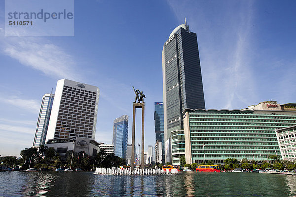 Indonesien  Asien  Jakarta  Stadt  Tugu Selamat Datang  Square  Downtown  Jakarta  Brunnen  Denkmal  Zentrum  Wolkenkratzer  Gebäude