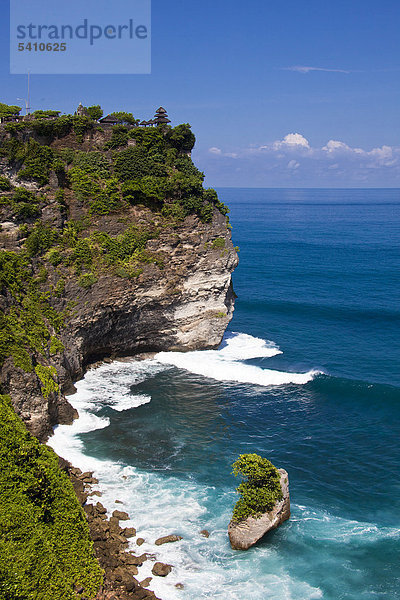 Indonesien  Asien  Bali Insel  Pura Uluwatu  Tempel  Riff  Tempel  exotische  Wellen  hohe