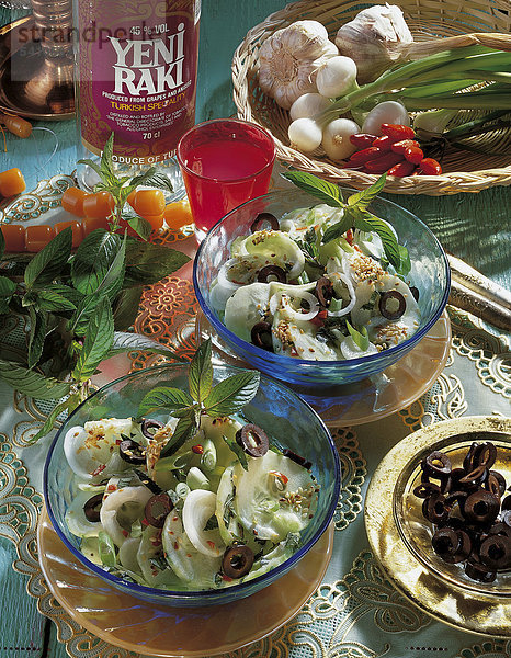Gurkensalat mit Sesam  Türkei  Rezept gegen Gebühr erhältlich