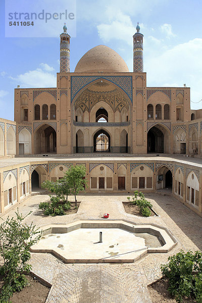 Kuppel Wohnhaus Gebäude Reise Stadt Großstadt Ziel Architektur Turm Asien Islam Naher Osten Iran Kuppelgewölbe