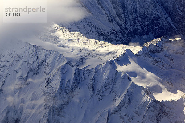 Alpen  Gebirge  Berg  Ansicht von oben  Backcountry  Alpine  Europa  Europäische  Schnee  Kälte  Landschaft  Landschaften  Scenic  Reisen  Reiseziele