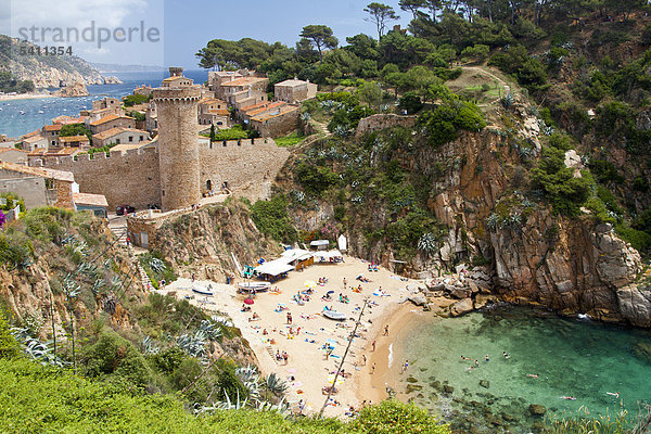 Spanien  Europa  Provinz Girona  Costa Brava  Küste  Tossa de Mar  Strand  blau  Wasser  Meer  Reisen  Tourismus  Burg  bunt  Costa Brava  Landschaft  Altstadt  touristische  Wände