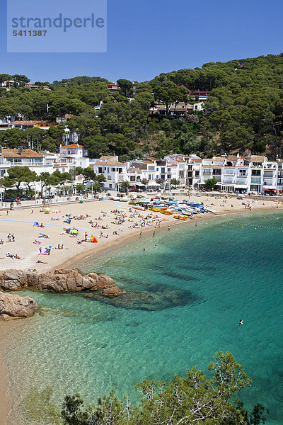 Spanien  Europa  Provinz Girona  Costa Brava  Tamarriu Stadt  Strand  blau  Wasser  Meer  Reisen  Tourismus  Boote  bunt  Costa Brava  Landschaft  Altstadt  Rock  touristische  Touristen  Urlaub