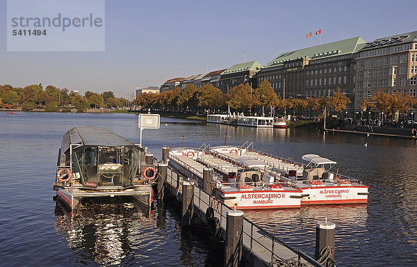 Alsterschifffahrt in Hamburg  Deutschland  Europa