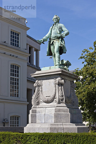 Statue von Karl Alexander von Lothringen vor dem Palast von Karl Alexander von Lothringen  Brüssel  Brabant  Belgien  Europa