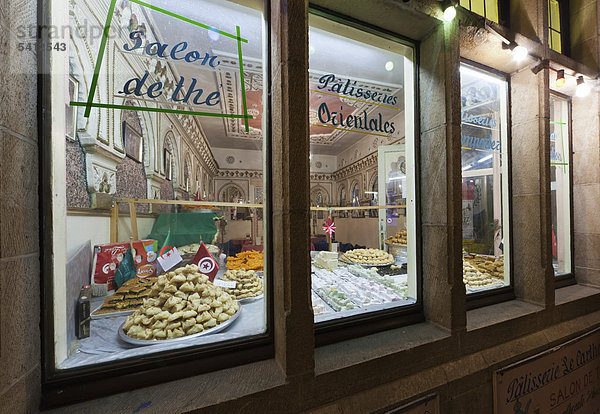Schaufenster mit orientalischer Schokolade und Pralinen am Grand Place  Grote Markt  Brüssel  Belgien  Europa