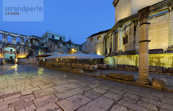Diokletianspalast  historische Stadt Split  Mitteldalmatien  Dalmatien  Adriaküste  Kroatien  Europa  ÖffentlicherGrund