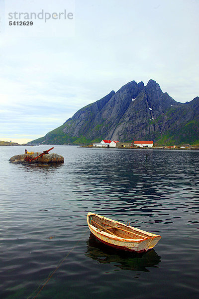 Boot  Fjord  Lofoten  Norwegen  Skandinavien  Europa