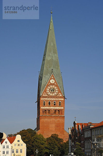 Johanniskirche  Backsteingotik  die fünfschiffige gotische Hallenkirche wurde zwischen 1289 und 1470 erbaut  Am Sande  Lüneburg  Niedersachsen  Deutschland  Europa