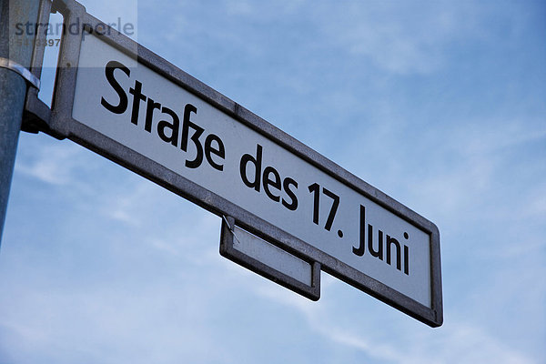 Straßenschild  Straße des 17. Juni  Berlin  Deutschland  Europa