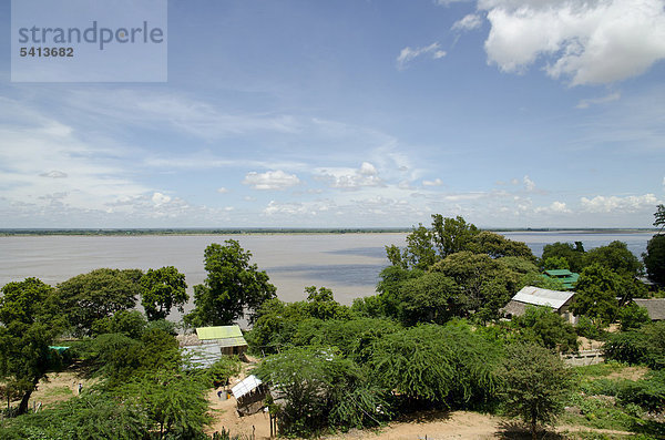 Hütte Einfachheit Gebäude Fluss Südostasien Myanmar Asien Nyaung U Pagan